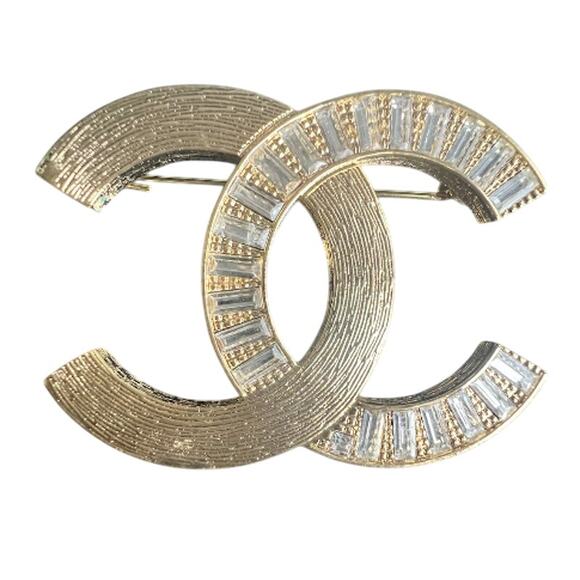 Jewelry - Chanel Brushed Gold and Baguette Crystal Brooch Spring/Summer 2024 (CCXX009)